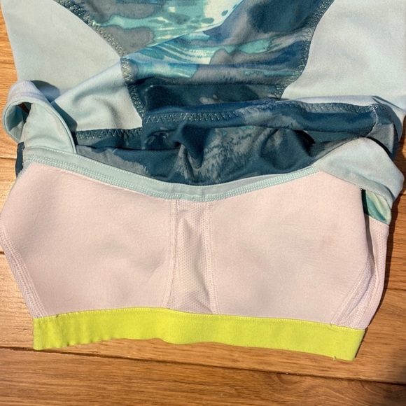 Northface Women’s Racer Back Running Athletic Top NWOT Size M - Picture 2 of 10